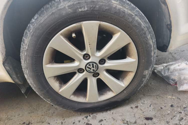 Used Volkswagen Jetta 2012 1.6L Collector's Edition Right Front Wheel Hub