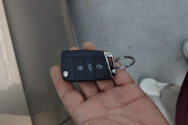 Used Volkswagen Golf 2020 Zhiai Edition 200TSI DSG Comfortable & Ambitious Version Vehicle Key