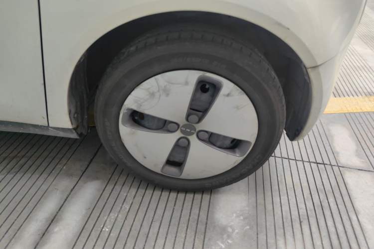 Used ORA Black Cat 2019 301km Standard Edition Right Front Wheel Hub