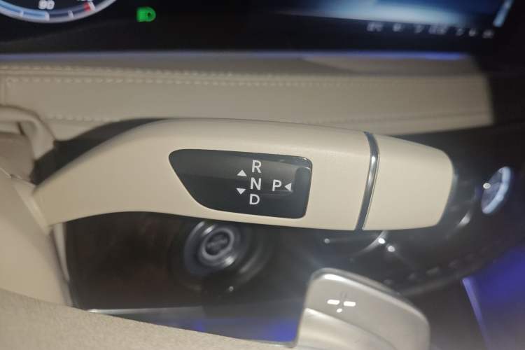 Used Mercedes-Benz Maybach S-Class 2018 S 450 4MATIC Gear Lever