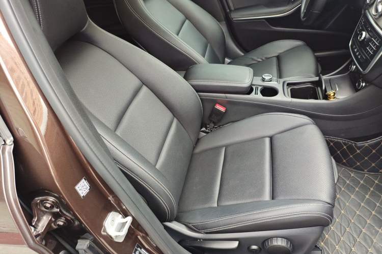 Used Mercedes-Benz GLA 2016 GLA 200 Fashion Model Right Front Seat