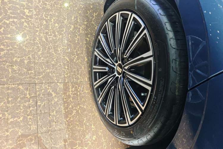 Used Geely Galaxy 8 2025 130km EM-P Starship Edition Exterior 5