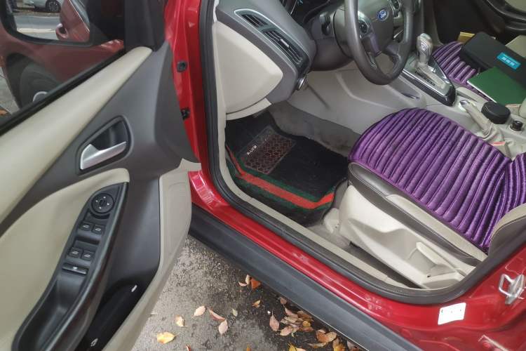 Used Ford Focus 2012 Sedan 1.6L Automatic Fashion Edition
