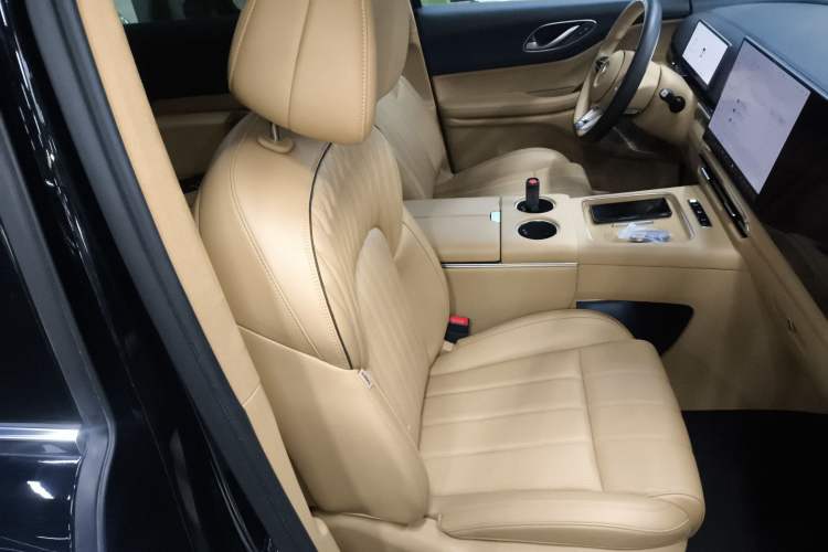 Used VOYAH Dream 2025 PHEV Four-Wheel-Drive Flagship Kunpeng Edition
