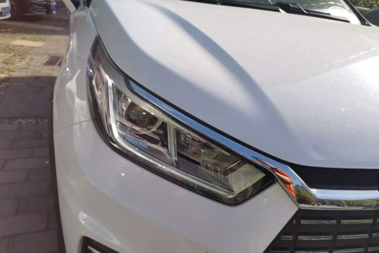 Used BYD Yuan New Energy 2018 EV360 Smart Connected Cool Model Right Front Headlight