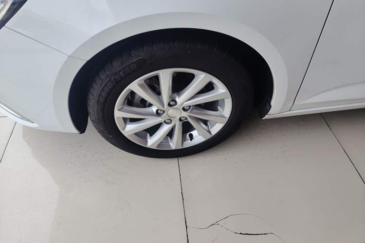 Used Buick Verano 2019 Sedan 15S Automatic Leading Model Left Front Wheel Hub