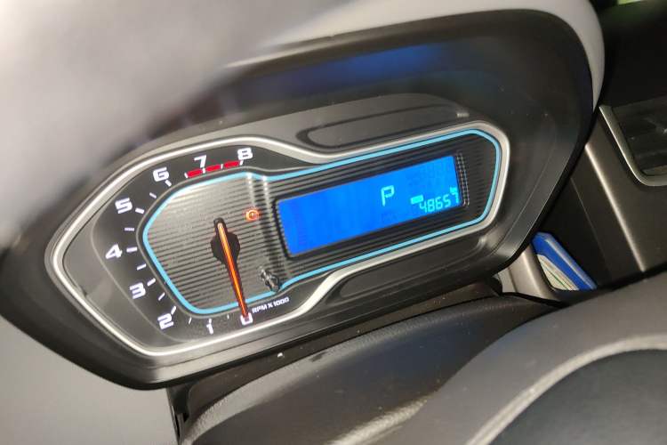 Used Chevrolet Aveo Sonic 2014 Sedan 1.4SL AT Stylish Sunroof Edition
