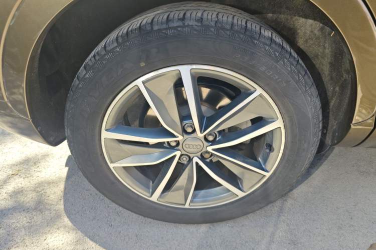 Used Audi Q3 2016 40 TFSI quattro all-wheel drive style model Right Rear Wheel Hub