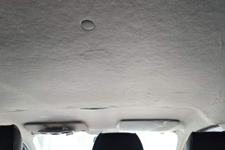 Used Ford Transit 2020 2.0T Diesel Multi-Function Commercial Vehicle Mid-Chassis Low-Roof Design with Dual Rear Doors Meeting China VI Emission Standards Headliner