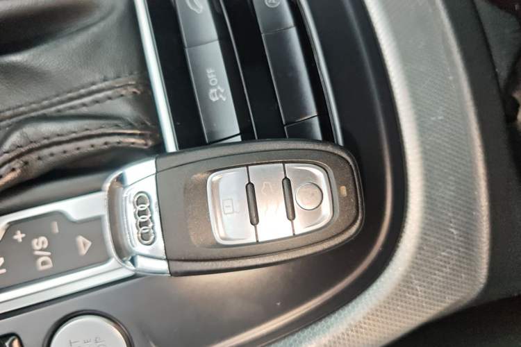 Used Audi Q5 2017 Plus 40 TFSI Technology Model Vehicle Key