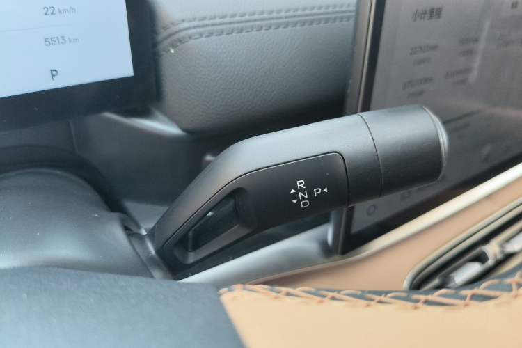 Used Geely Galaxy A7 2025 Model EM-i 150km Starship Edition Gear Lever