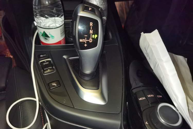 Used BMW 2 Series 2019 225i Convertible Coupe Sports Design Package Gear Lever