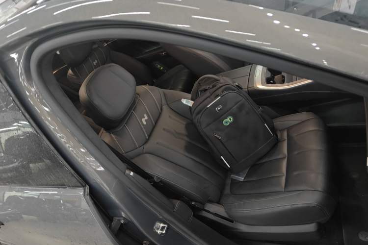 Used ONVO Luxeed L90 2025 Model—Max Six-Seater Version
