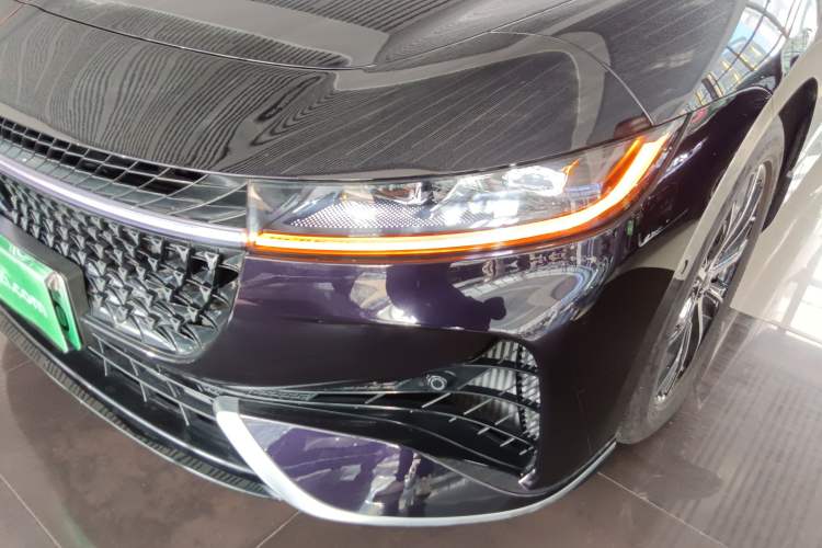 Used VOYAH PASSION 2024 PHEV Four-Wheel Drive Ultra-Long Range Executive Edition
