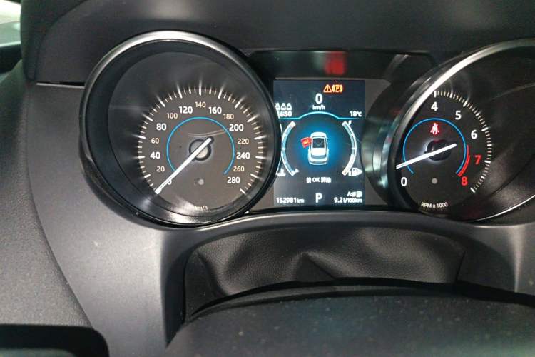 Used Jaguar F-PACE 2019 2.0T Two-Wheel Drive Urban Deluxe Edition Odometer Close Up