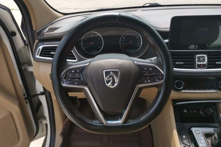 Used Baojun 730 2017 1.8L iAMT Prestige Version 7 Seats Steering Wheel