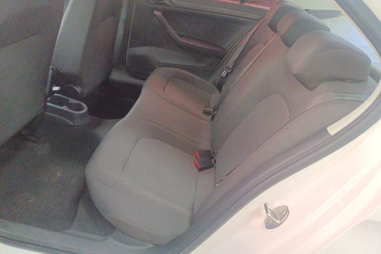 Used Volkswagen Jetta 2017 1.5L Manual Fashion Edition
