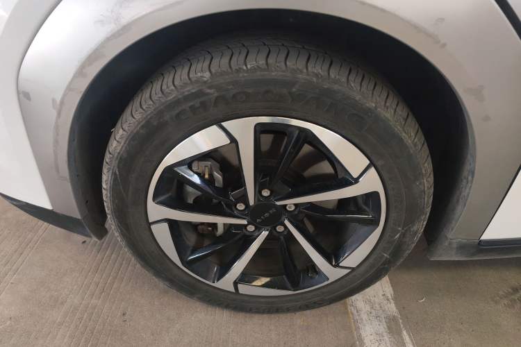 Used AION Y 2024 Plus 510 Intelligent Driving Version Left Front Wheel Hub