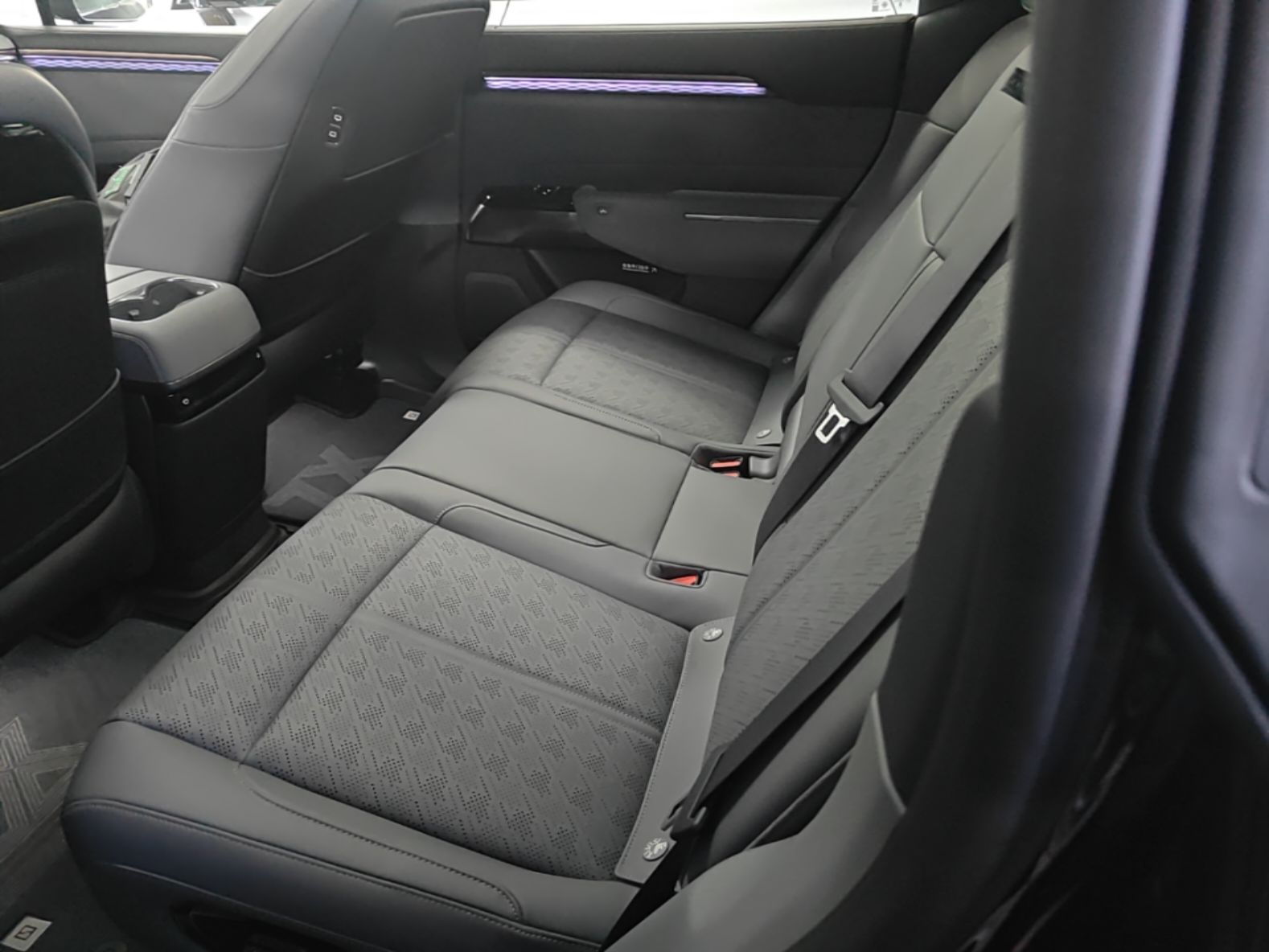 Zeekr 7X 2026 75kWh Rear-Drive MAX Edition — снимка 20