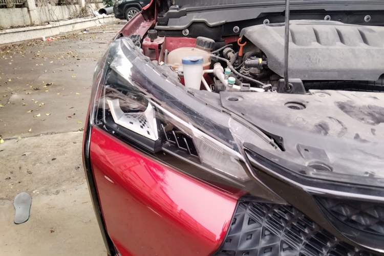 Used Dongfeng Aeolus Yixuan 2021 230T Automatic Chasing Shadow Edition Right Front Headlight