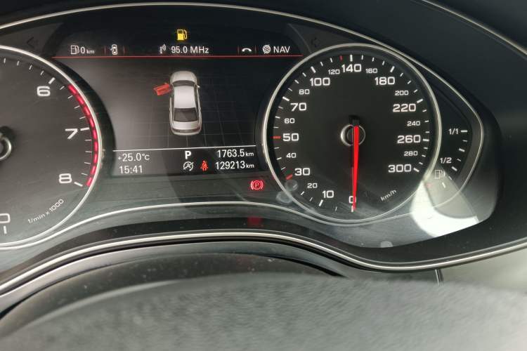 Used Audi A6L 2014 TFSI Standard Model Odometer Close Up