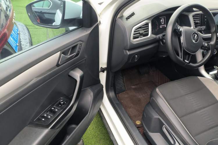 Used Volkswagen T-ROC 2021 280TSI DSG Two-Wheel Drive Elite Connect Edition