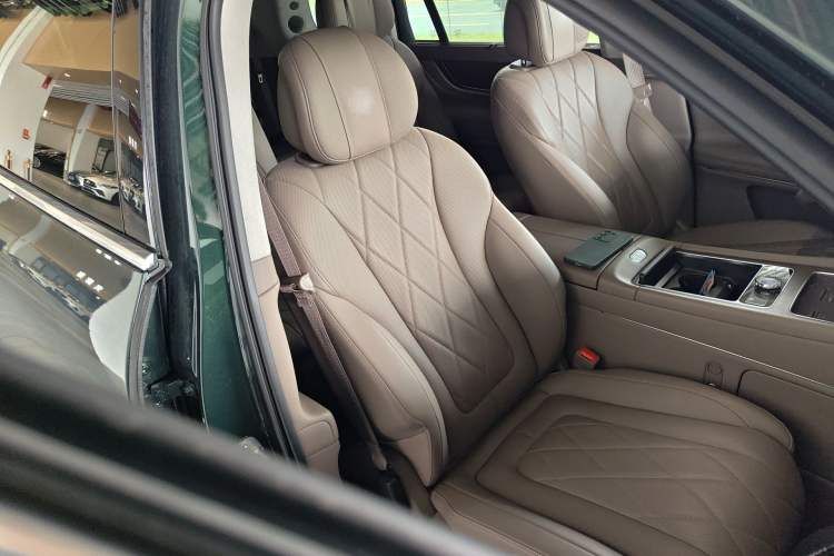 Used Hima AITO M9 2024 Range-Extended Max Edition 52 kWh 6-Seater Version Right Front Seat