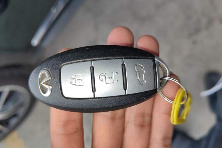 Used Infiniti QX60 2018 2.5 S/C Hybrid Two-Wheel-Drive Champion Family Edition Vehicle Key