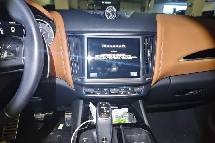 Used Maserati Levante 2021 3.0T Standard Edition Audio And AC Panel