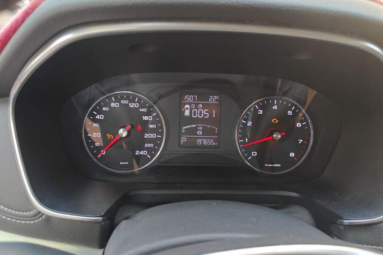 Used Roewe RX5 2016 20T Two-Wheel Drive Automatic Internet Smart Edition
