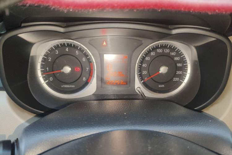 Used Venucia R50 2012 1.6L Manual Comfort Edition