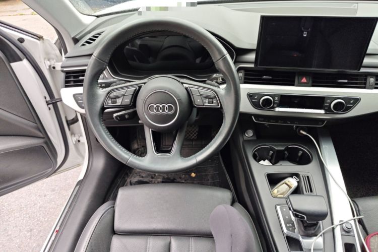 Used Audi A4L 2020 40 TFSI Luxury Dynamic Model Steering Wheel