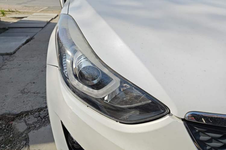 Used Hyundai Elantra (5th Generation / Langdong) 2016 1.6L Automatic Smart Version Right Front Headlight