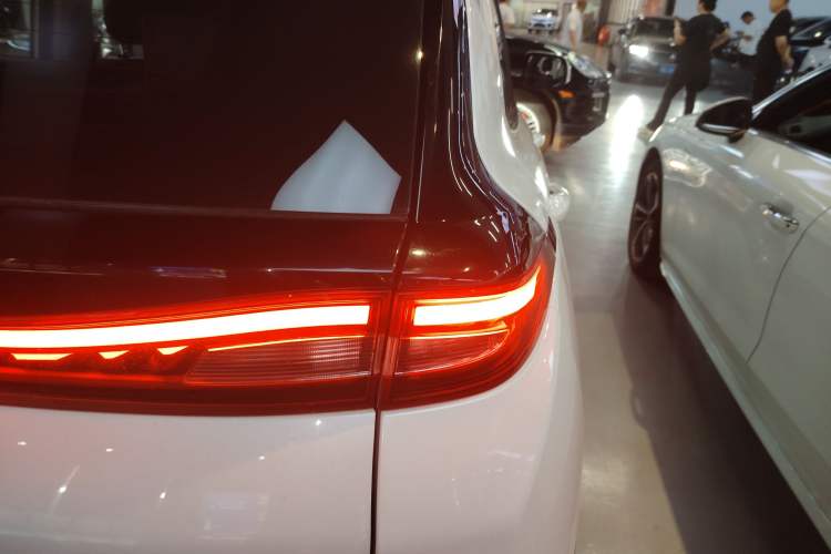 Used Dayun Yuehu 2021 32.85 kWh Two-Wheel-Drive Sprite Version Right Rear Taillight