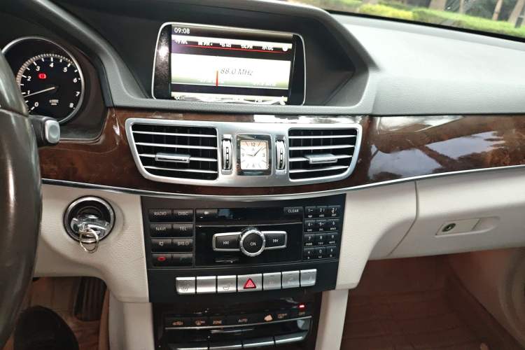 Used Mercedes-Benz E-Class 2014 E 260 L Luxury Model Audio And AC Panel