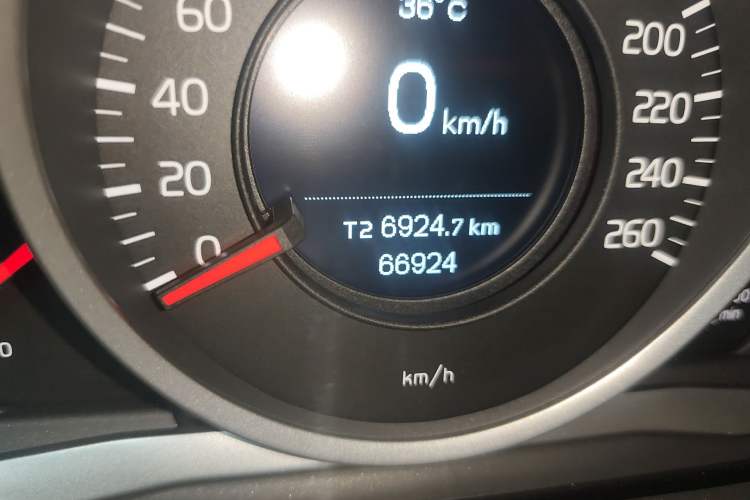 Used Volvo S60 2019 S60L T3 Intelligent Upgrade Edition Odometer Close Up