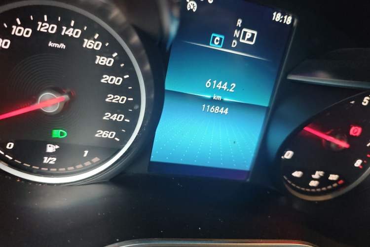 Used Mercedes-Benz GLC 2020 GLC 260 L 4MATIC Dynamic Model Odometer Close Up