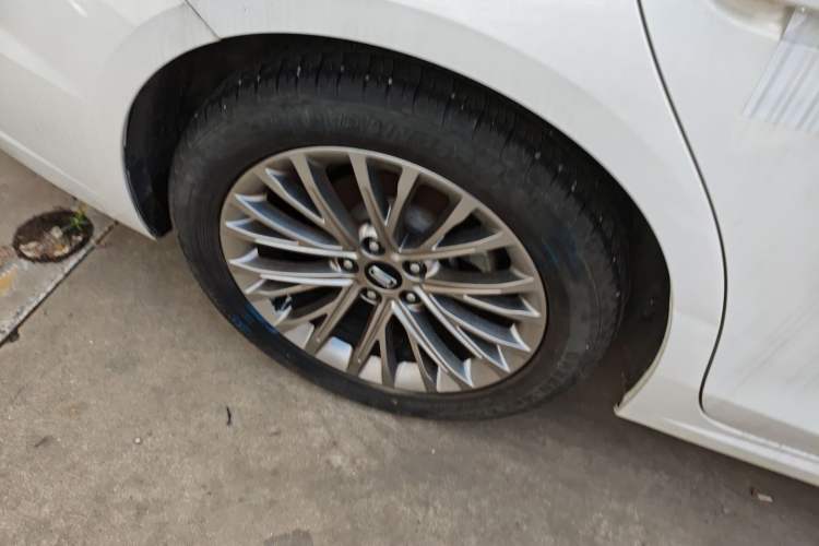 Used Bestune B70 2023 3rd Generation 1.5T Automatic Enjoyment Version 70th Anniversary Edition Right Rear Wheel Hub