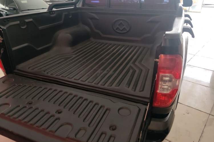 Used SAIC MAXUS T60 2017 2.0T Gasoline Automatic Two-Wheel Drive High-Ride Elite Standard Cabin