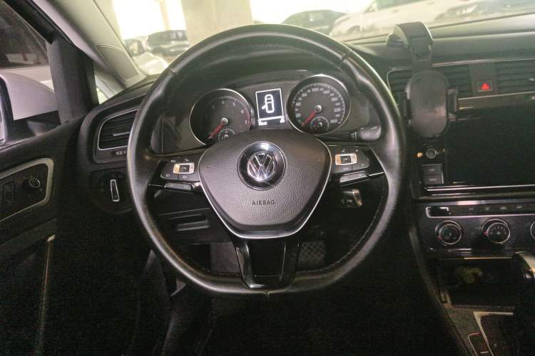 Used Volkswagen Golf 2019 1.6L Automatic Comfort Model China V Standard Steering Wheel