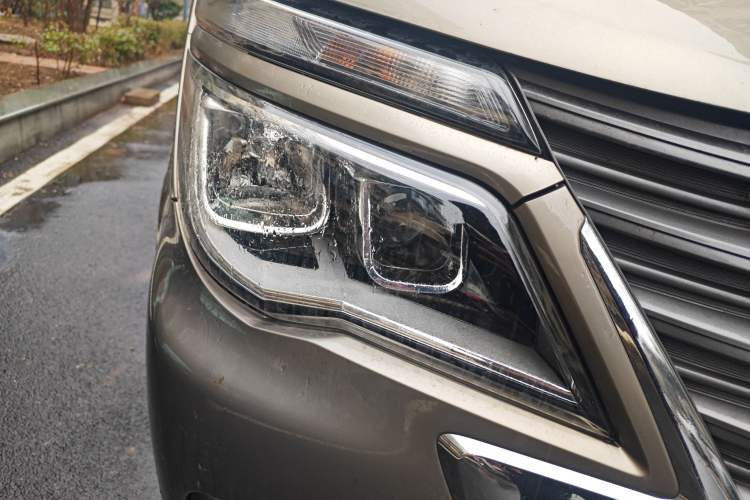 Used FORTHING Lingzhi 2023 M5L 1.6L Luxury 7-Seater