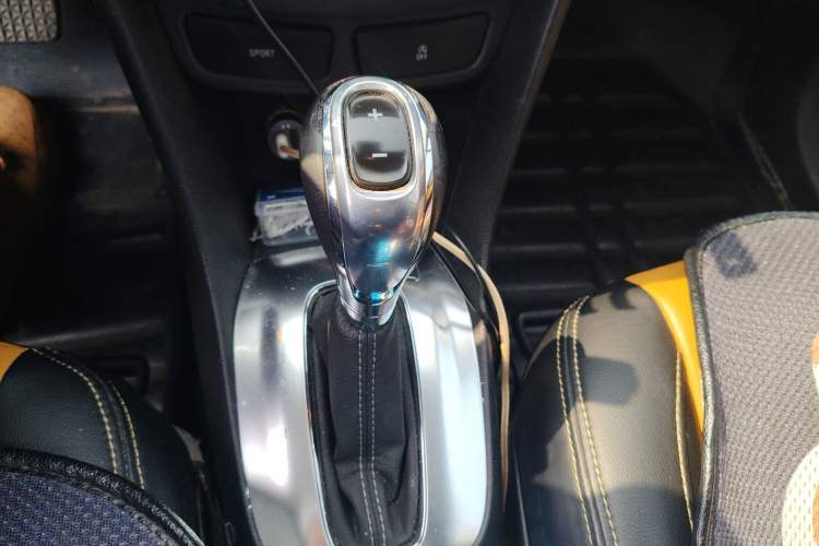 Used Buick Encore 2015 1.4T Automatic Two-Wheel Drive Urban Elite Version