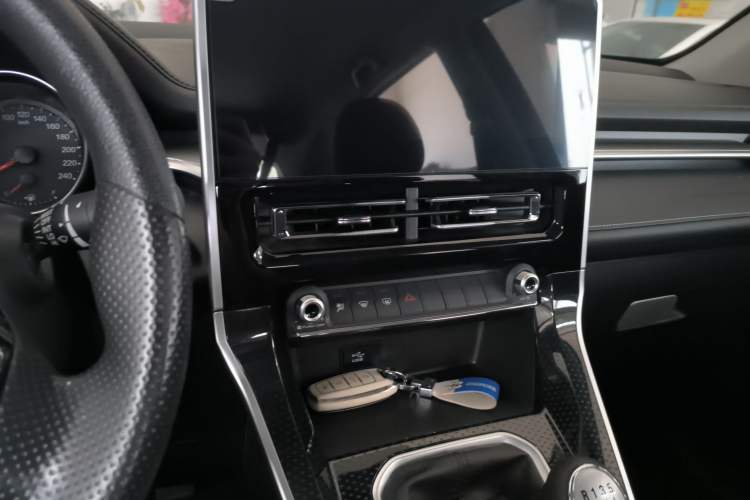 Used Haval M6 2021 PLUS 1.5T Manual Elite Smart Connectivity Model Audio And AC Panel