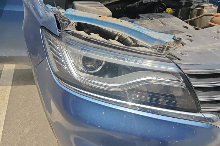 Used Roewe RX5 2016 20T Two-Wheel Drive Automatic Flagship Edition Right Front Headlight