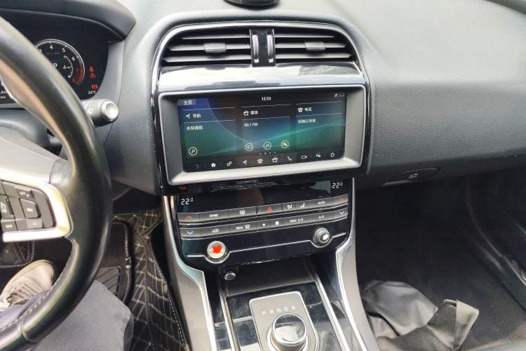 Used Jaguar XEL 2019 2.0T 200 PS Deluxe Edition Audio And AC Panel