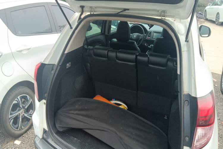 Used Honda Vezel 2015 1.8L CVT Four-Wheel Drive Flagship Model Trunk