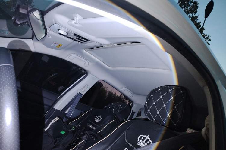 Used Haval H2 2018 Red-Label 1.5T Dual-Clutch Two-Wheel-Drive Elite Model Headliner