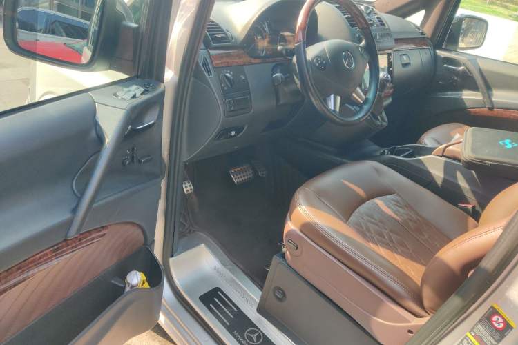 Used Mercedes-Benz Viano 2011 3.5L 125th Anniversary Edition 7 Seats