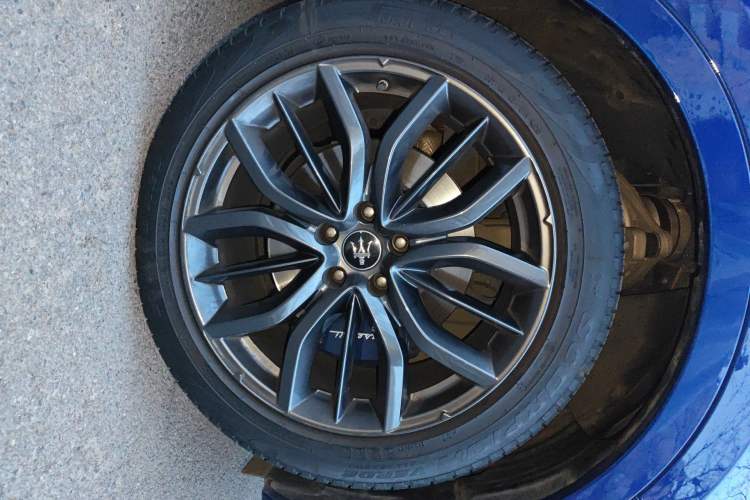 Used Maserati Levante 2021 3.0T Luxury Edition Right Front Wheel Hub
