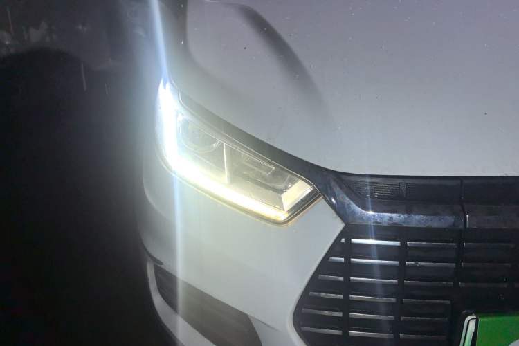 Used BYD Yuan New Energy 2018 EV360 Smart Connect Cool Edition Right Front Headlight